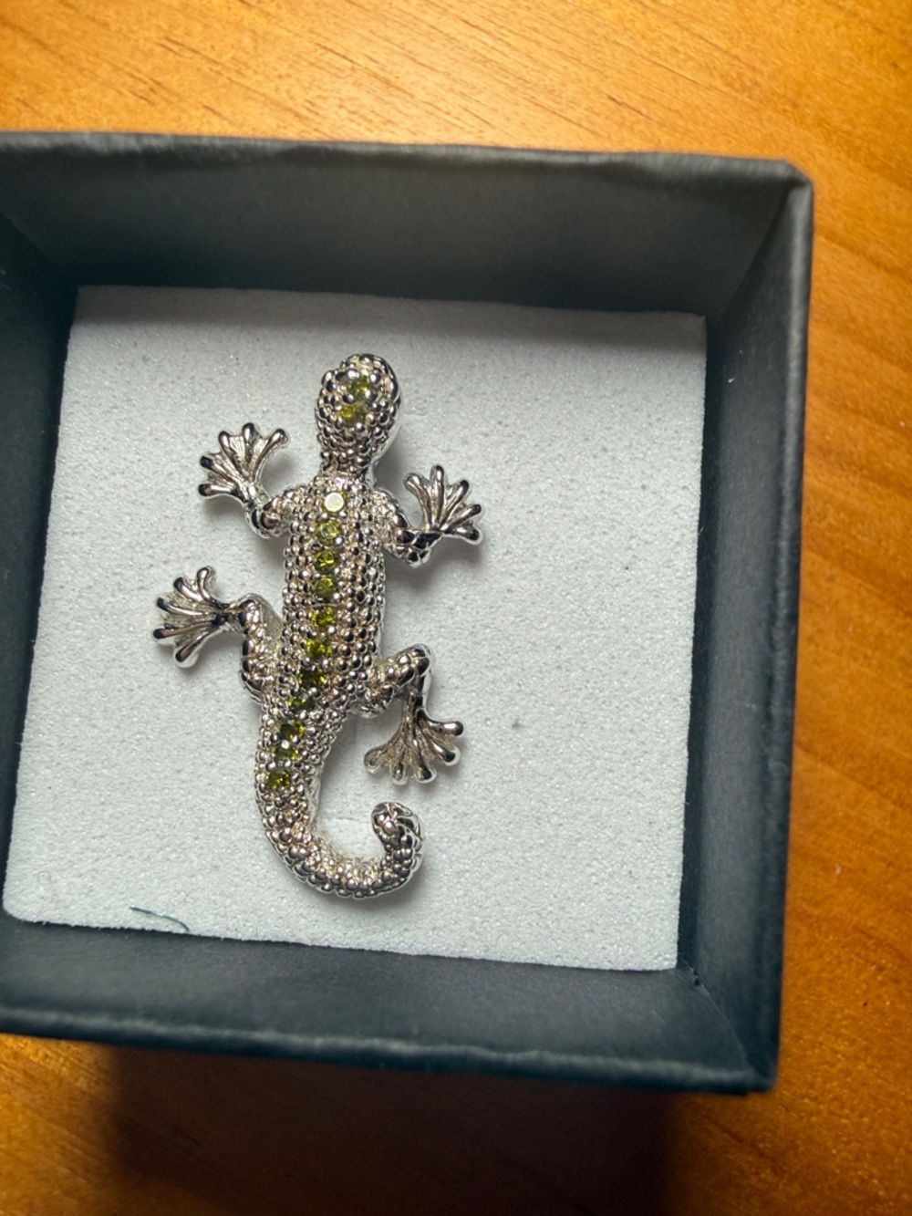 Silver-tone Lizard Pendant with Peridot Accents -